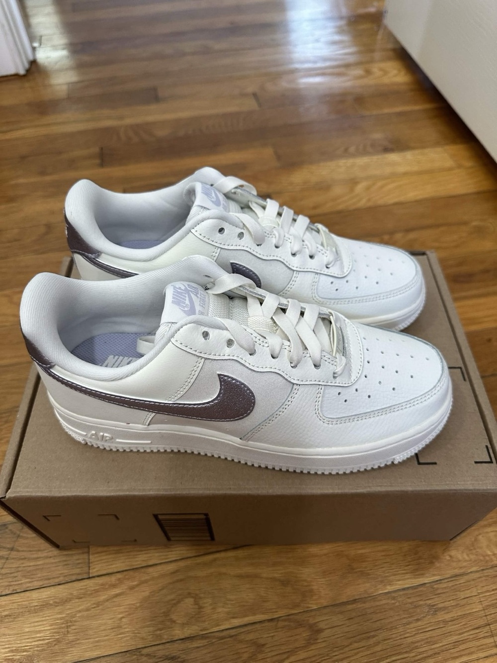 *Slightly Used* Nike Air Force Women White Purple (DV7470-100) Size 8W
